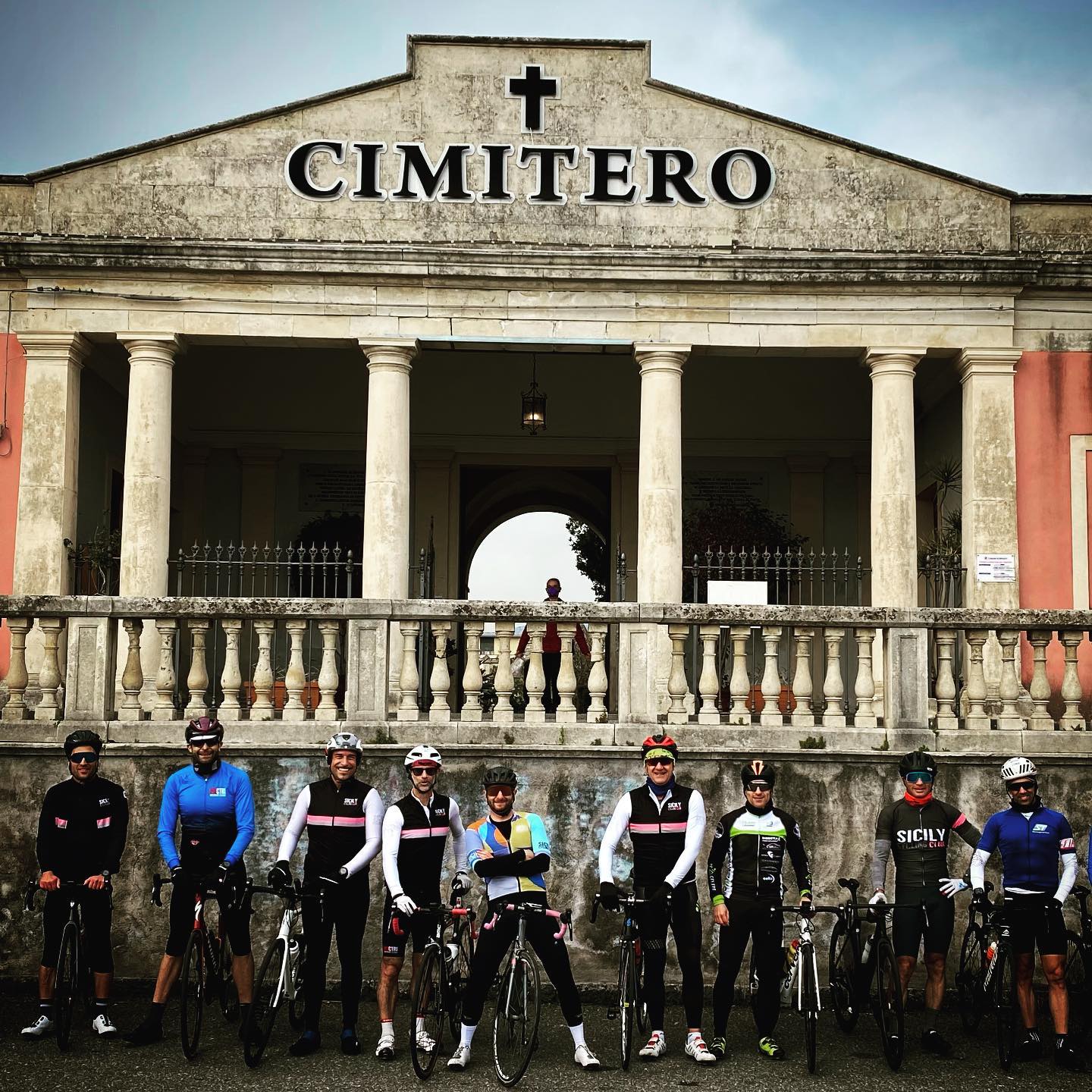 During our group rides we like to stop and take photos all together in front of the cemetery. Yes we are strange! 🤣

#cyclingteam #cyclingholiday #giroditalia #cyclingpassion #cyclingapparel #roadbikelife #cyclingstyle #cyclinggirls #biketravel #sicilytourism #cyclingfood #cyclingislife #italycycling #cyclinglovers #lovecycling #lovesicily #cyclingshot #roadbikepics #cyclingmotivation #bespoketravel #etnavolcano #gruppetto
#sicilycyclingclub #gravelride #gravelroad #cyclingphotos #minchia #cemetery