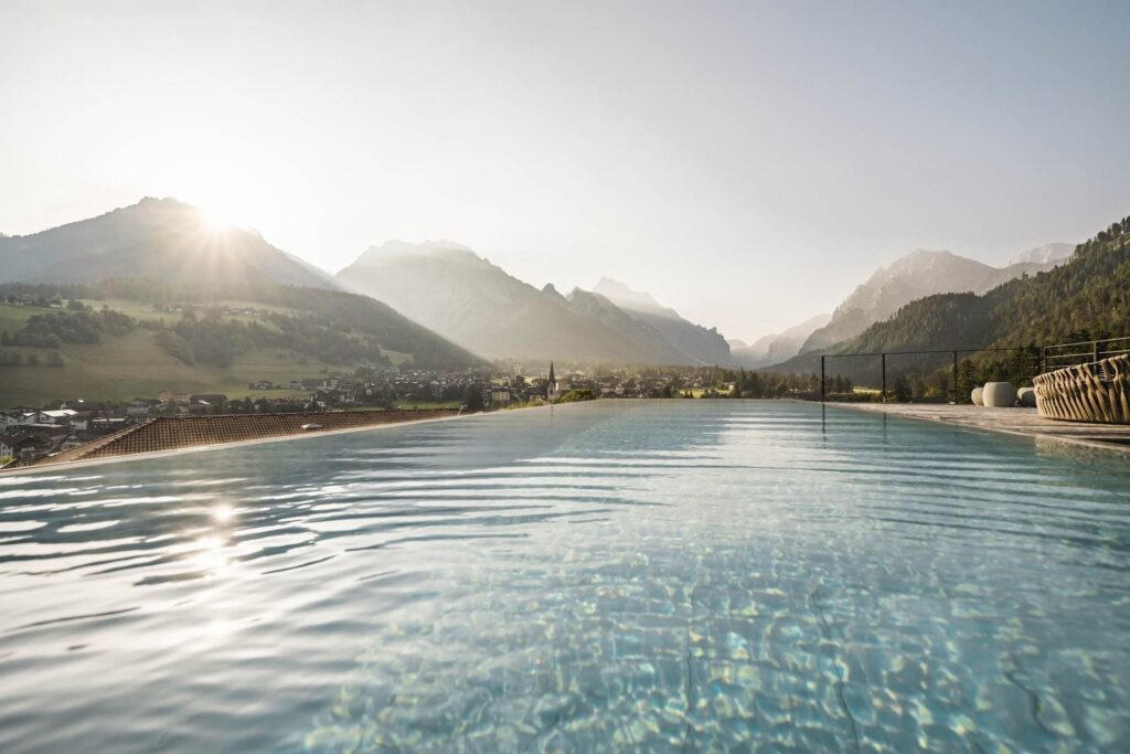 Photo © Excelsior Dolomites Life Resort / Hannes Niederkofler, courtesy of the hotel Excelsior Dolomites Life Resort - infinity pool