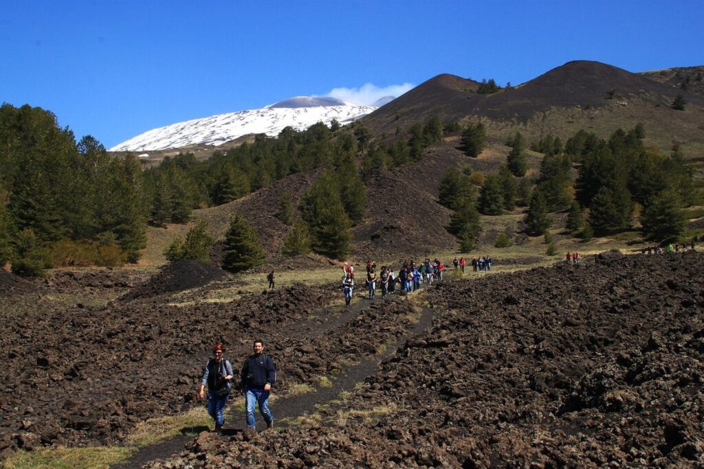 Photo: andrea / Wikimedia Commons, CC BY-SA 2.0 (https://creativecommons.org/licenses/by-sa/2.0), https://commons.wikimedia.org/wiki/File:Etna_(8652334552).jpg Guided walk on the Etna lava fields